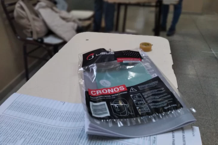 Ni mates, ni comida: las autoridades se rodearon de sanitizantes, mascarillas y barbijos