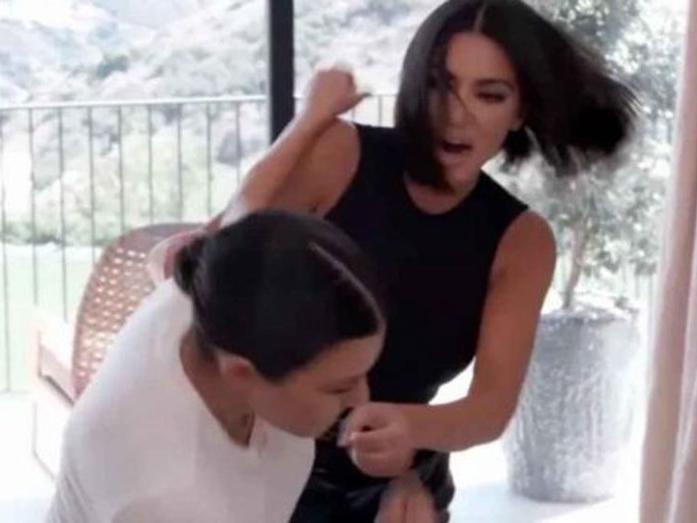 Dieron a conocer las imágenes de la feroz pelea entre las hermanas Kardashian Dieron a conocer las imágenes de la feroz pelea entre las hermanas Kardashian