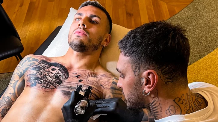 La Bombonera en el pecho: el nuevo tatuaje de Leandro Paredes La Bombonera en el pecho: el nuevo tatuaje de Leandro Paredes