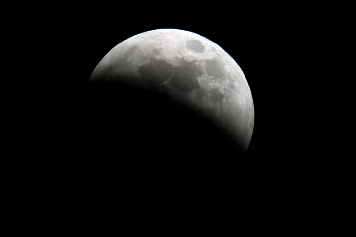 Mirá las espectaculares imágenes del eclipse lunar más largo del siglo XXI