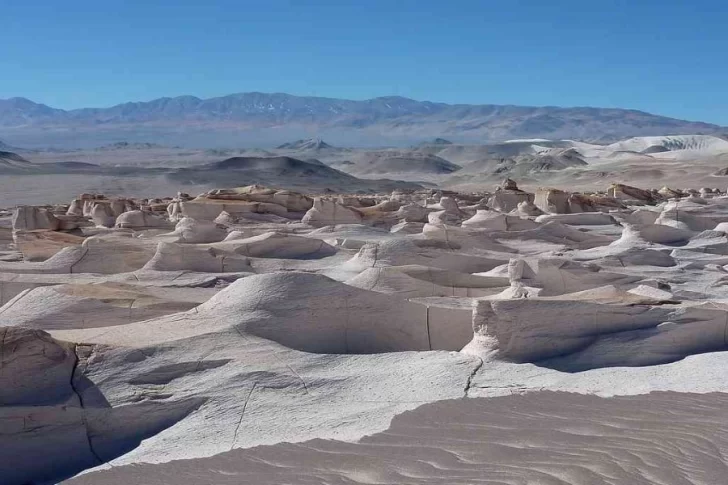 Catamarca: cuatro turistas dañaron un volcán y deberán pagar multa de $650 mil