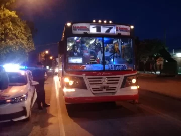 A partir de este miércoles, en los micros de la línea 17 viajará un policía en La Bebida A partir de este miércoles, en los micros de la línea 17 viajará un policía en La Bebida