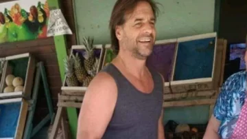 El video viral del presidente uruguayo Lacalle Pou sin remera y de vacaciones El video viral del presidente uruguayo Lacalle Pou sin remera y de vacaciones