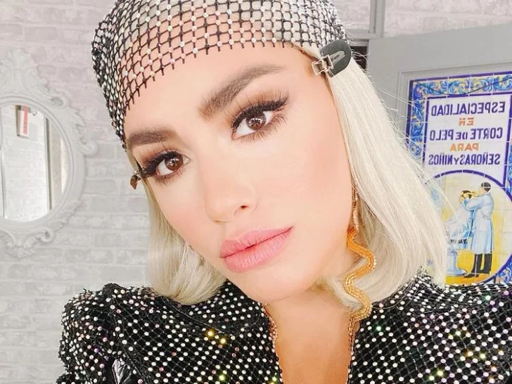 Lali Espósito se cortó el pelo y sus fans la compararon con “Vicky Xipolitakis” Lali Espósito se cortó el pelo y sus fans la compararon con “Vicky Xipolitakis”