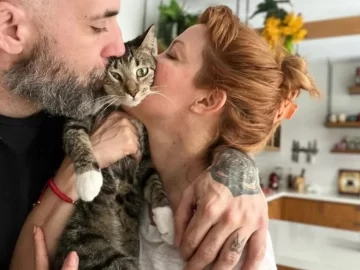 El gato de Miriam Lanzoni le perforó el ojo El gato de Miriam Lanzoni le perforó el ojo