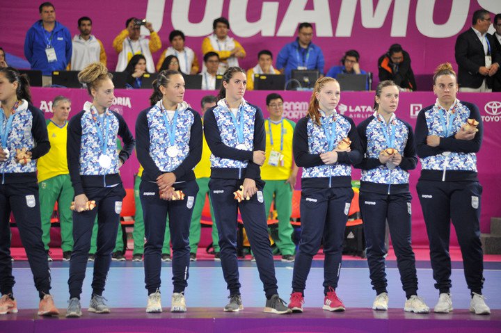 La selección femenina de handball perdió ante Brasil y se quedó con la medalla de plata La selección femenina de handball perdió ante Brasil y se quedó con la medalla de plata