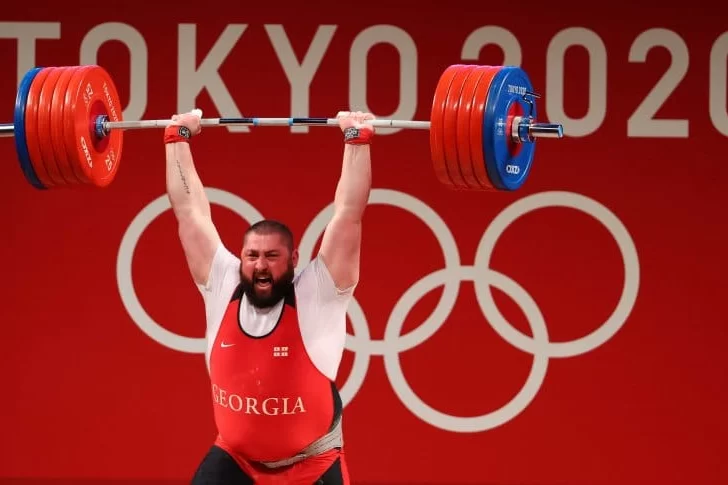 ¡Fortachón! El georgiano Talakhadze ganó el oro y rompió dos récords olímpicos
