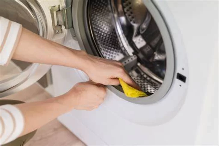 El mejor truco para limpiar la goma del lavarropas y que quede como nueva