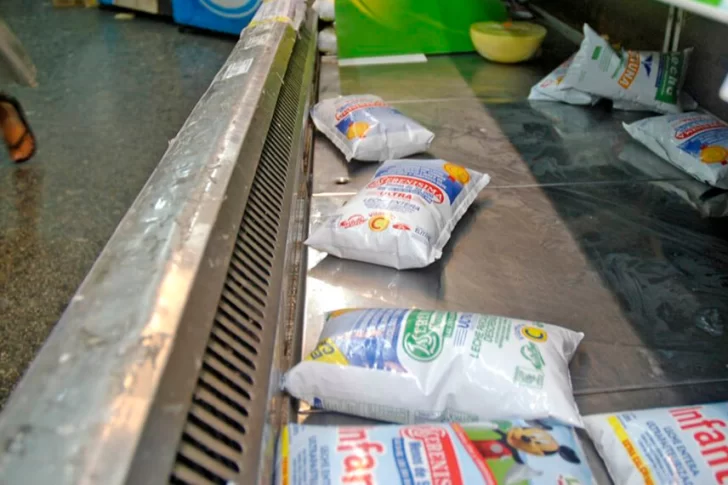 Oficializaron la entrega leche y alimentos a beneficiarios de AUH y asignación por embarazo