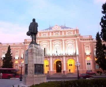 En Salta y Mendoza congelaron el salario de legisladores y jueces En Salta y Mendoza congelaron el salario de legisladores y jueces