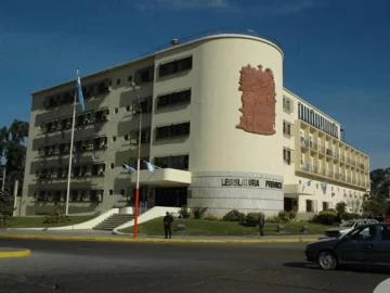 Activan el protocolo en la Legislatura por un empleado que es contacto estrecho de un positivo Covid-19 Activan el protocolo en la Legislatura por un empleado que es contacto estrecho de un positivo Covid-19