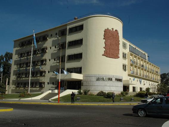 Activan el protocolo en la Legislatura por un empleado que es contacto estrecho de un positivo Covid-19 Activan el protocolo en la Legislatura por un empleado que es contacto estrecho de un positivo Covid-19