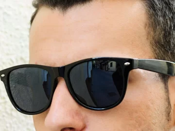 Descubrió que su novio la engañaba por un pequeño detalle en una foto que él le mandó