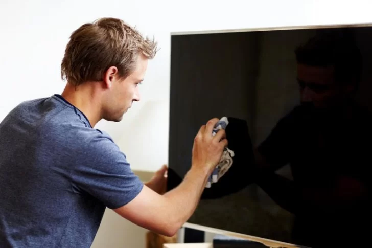 Cómo limpiar la pantalla de un televisor