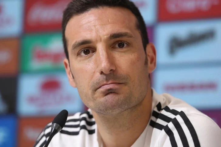 Scaloni dijo que Messi tiene una molestia física pero que puede jugar