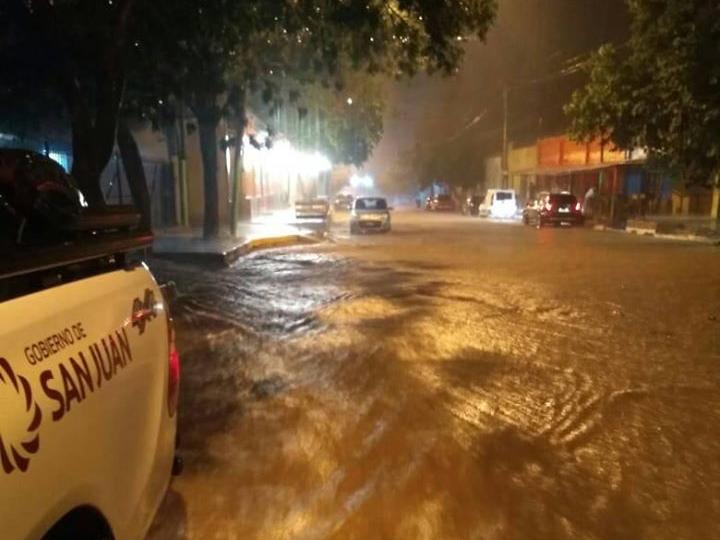 La lluvia generó complicaciones a familias de Rawson, Pocito e Iglesia La lluvia generó complicaciones a familias de Rawson, Pocito e Iglesia