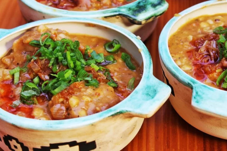 Así se hace el tradicional locro para celebrar el Día del Trabajador
