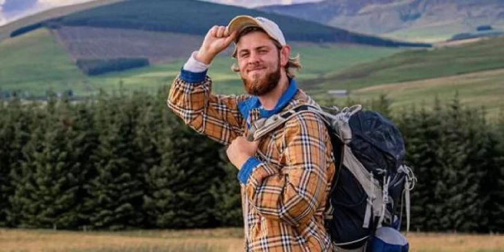 Murió un youtuber de 22 años al caer de una montaña mientras grababa un video Murió un youtuber de 22 años al caer de una montaña mientras grababa un video