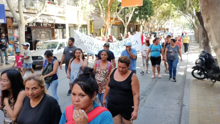 Beneficiarios de Potenciar Trabajo marcharon bajo la consigna de que se “criminaliza la lucha” Beneficiarios de Potenciar Trabajo marcharon bajo la consigna de que se “criminaliza la lucha”