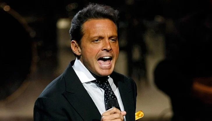 Luis Miguel apareció con nuevo look y novia argentina Luis Miguel apareció con nuevo look y novia argentina