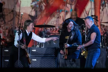 Dave Grohl reapareció en un escenario de la mano de Paul McCartney