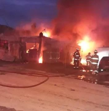 Su ex lo denunció por abusar de sus hijas y 50 vecinos le quemaron la casa y lo mataron Su ex lo denunció por abusar de sus hijas y 50 vecinos le quemaron la casa y lo mataron