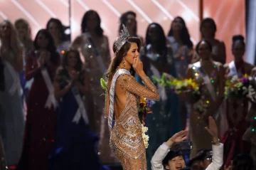 Una francesa fue coronada Miss Universo Una francesa fue coronada Miss Universo