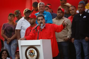 Maduro amenazó con encarcelar a quienes exigieron la restauración de la democracia Maduro amenazó con encarcelar a quienes exigieron la restauración de la democracia