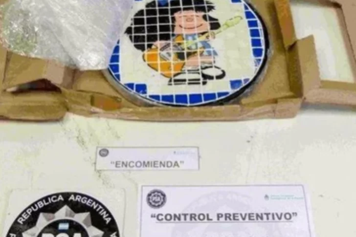 Desbaratan una banda que traficaba drogas a Europa en artesanías sobre Mafalda