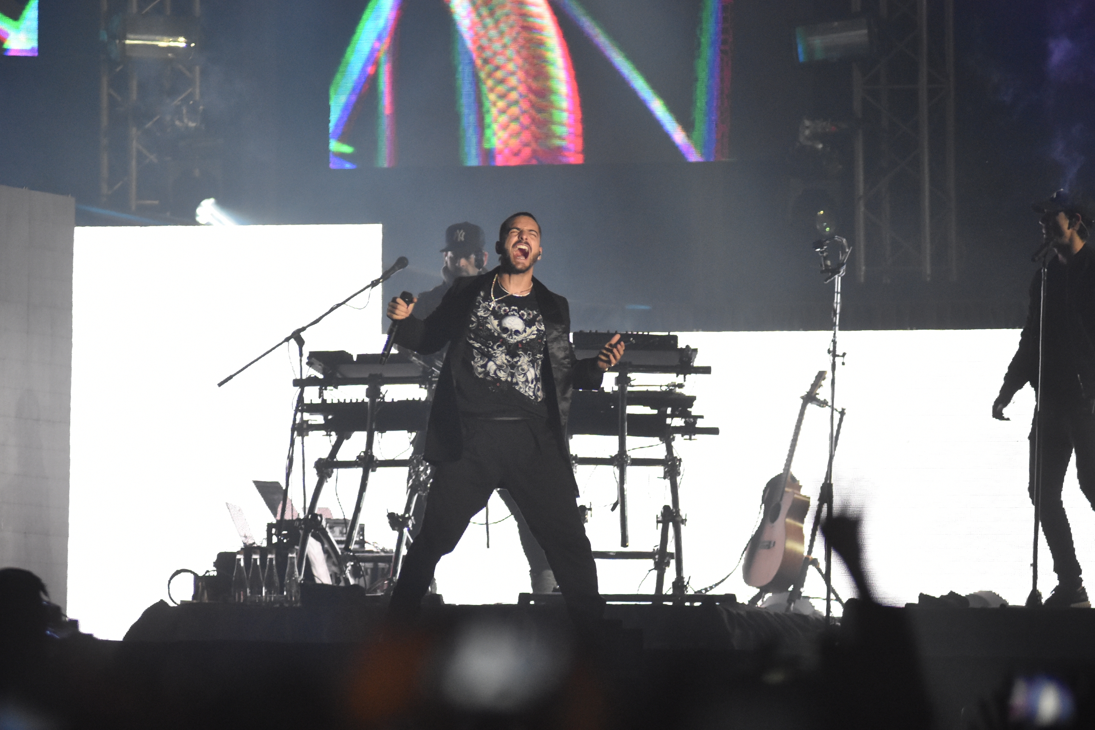 La caída de Maluma que se volvió viral al instante: “Sólo se salvó la cerveza” La caída de Maluma que se volvió viral al instante: “Sólo se salvó la cerveza”