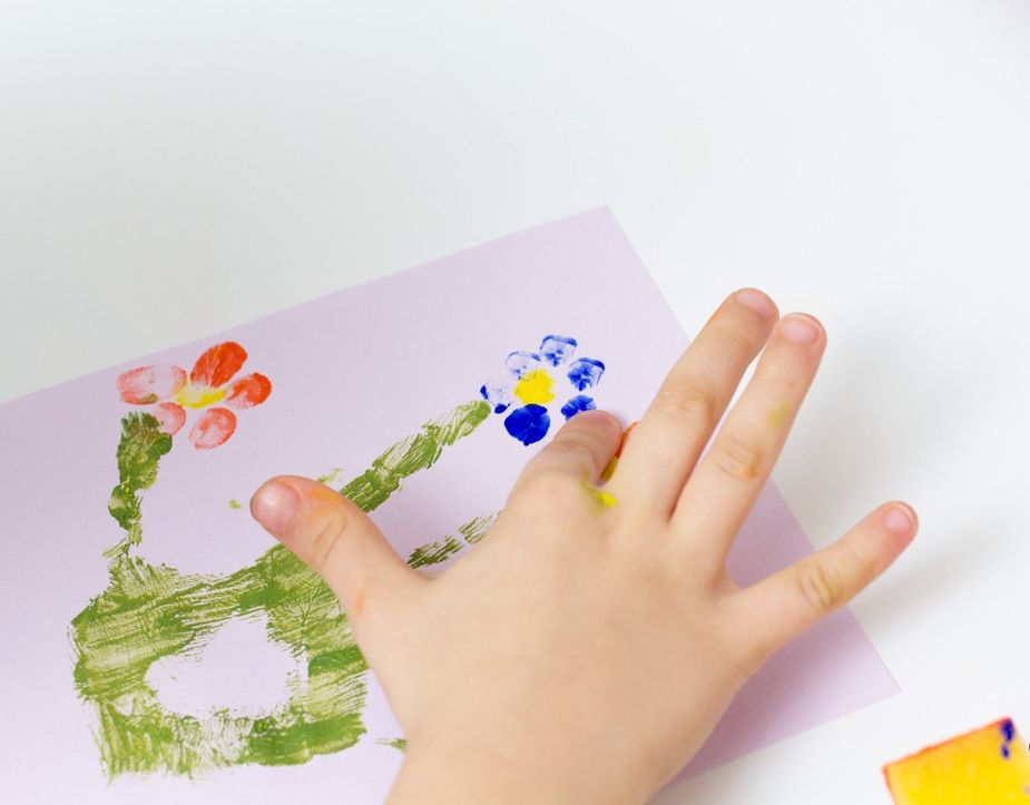 Se apoyó en un carro panchero y sufrió una tremenda descarga eléctrica: lo hospitalizaron