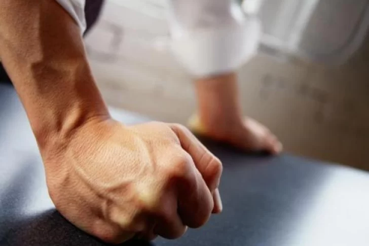 Un chico de 13 años llegó al hospital golpeado: aseguran que el atacante fue su padrastro