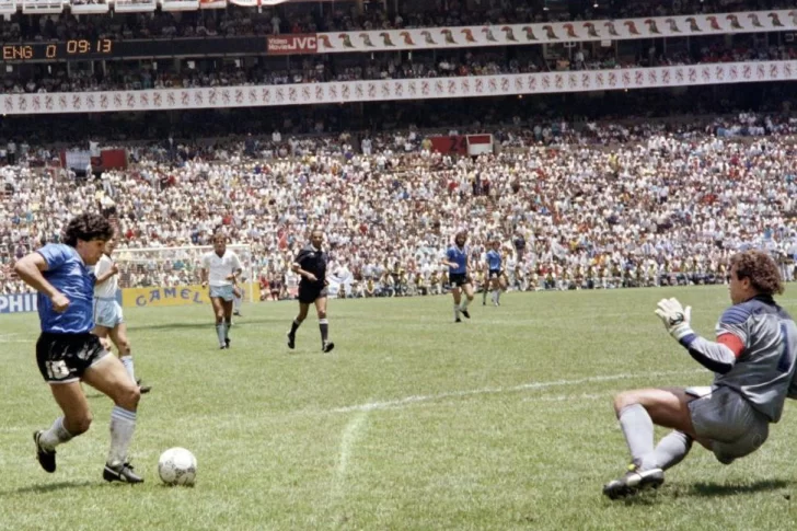 Pagan 2,29 millones de euros por la pelota del segundo gol de Maradona a los ingleses
