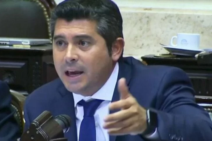 Orrego promueve la boleta única con control de votantes por huella dactilar