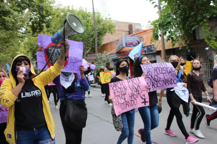 “Todas somos una”, la consigna que unió a las sanjuaninas en la primera marcha del día