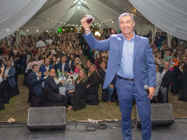 Martín: “Todos los municipios hacen festejos y no dejan de hacer obras por eso” Martín: “Todos los municipios hacen festejos y no dejan de hacer obras por eso”