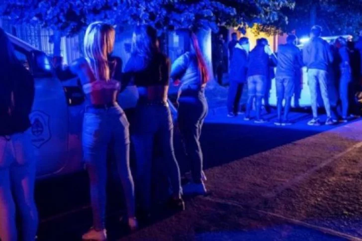 Una fiesta clandestina con 180 personas terminó con 42 detenidos: los demás se fugaron