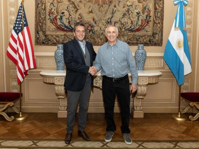 Massa se reunió con el embajador de EEUU Marc Stanley