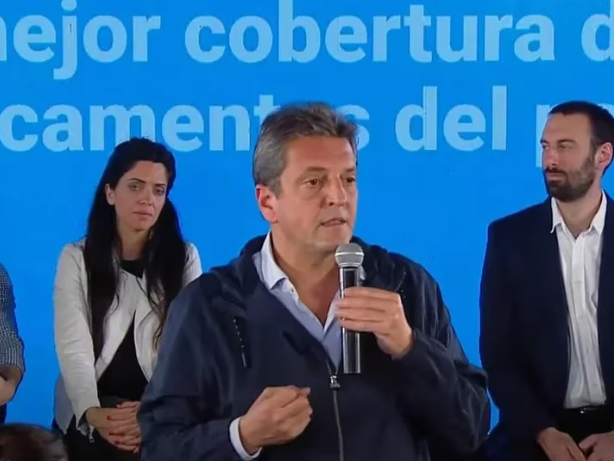 Massa anunció un nuevo bono para jubilados: “No van a volver las AFJP ni les vamos a recortar el 13%” Massa anunció un nuevo bono para jubilados: “No van a volver las AFJP ni les vamos a recortar el 13%”