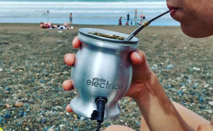 Un argentino creó un mate electrónico para que la yerba no se lave Un argentino creó un mate electrónico para que la yerba no se lave