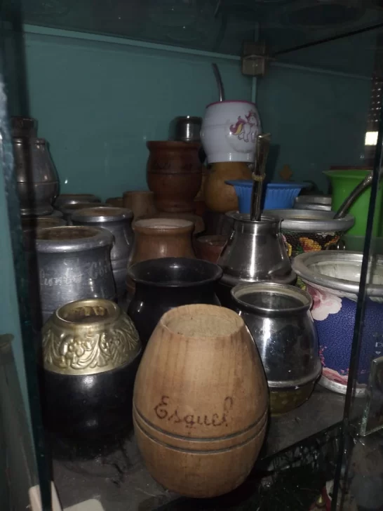 Laura, la mujer de los 100 mates: tiene de barro, Palo Santo y naranja