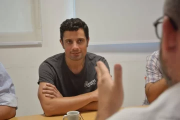 Un intendente de Buenos Aires y sus funcionarios trabajarán ad honorem Un intendente de Buenos Aires y sus funcionarios trabajarán ad honorem