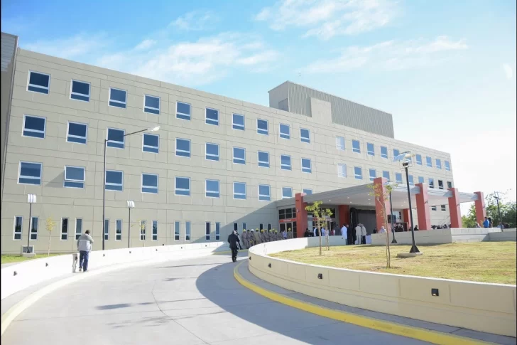 Recibió una fuerte descarga eléctrica y terminó en el hospital