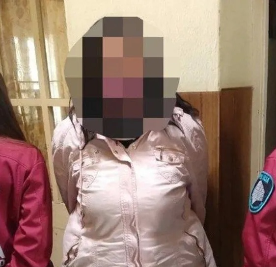 Detuvieron a una mujer acusada de violar a su hijastro menor de edad Detuvieron a una mujer acusada de violar a su hijastro menor de edad