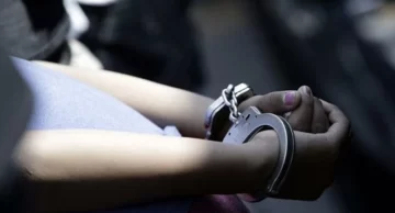 Una joven y una menor, detenidas por robar ropa del Híper valuada en $35 mil Una joven y una menor, detenidas por robar ropa del Híper valuada en $35 mil