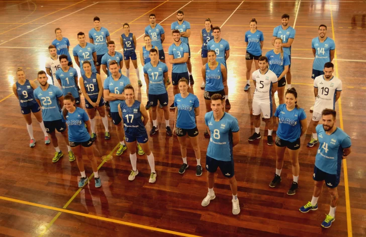 La foto oficial de la selecciones de vóley estuvo plagada de sanjuaninos