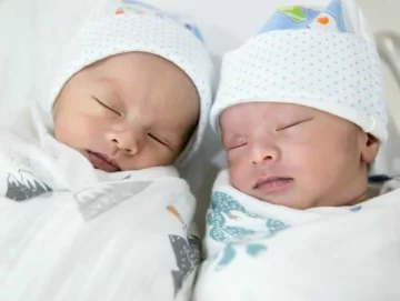 Creía que no podía tener hijos, adoptó mellizos, quedó embarazada y los devolvió Creía que no podía tener hijos, adoptó mellizos, quedó embarazada y los devolvió