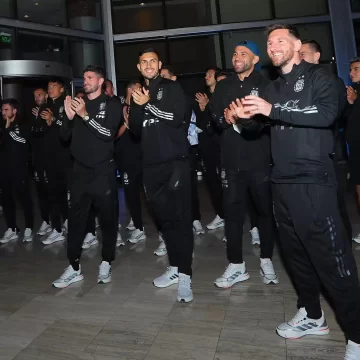 Con Messi a la cabeza, la Selección ya descansa en San Juan a la espera del clásico en el Bicentenario Con Messi a la cabeza, la Selección ya descansa en San Juan a la espera del clásico en el Bicentenario