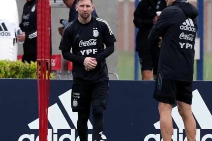 Scaloni: “Messi está bien y, si sigue así, va a jugar”