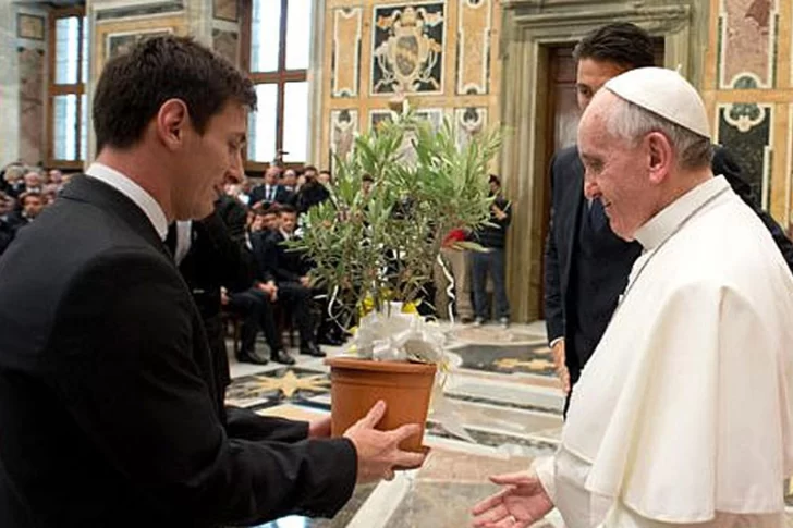 El especial regalo que Messi le envió al papa Francisco